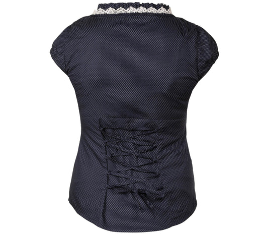 Dunkelblaue Bluse mit angeschnittenen Ärmeln und weißem Polkadot-Muster, verziert mit feiner Spitze und kleinen Röschen am Ausschnitt sowie einer dezenten Schnürung im Rücken.