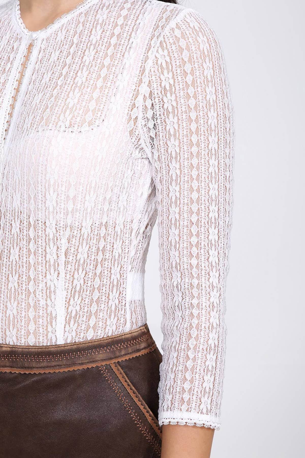 rendiger Body in hellem Ecru mit feiner Spitze, schlicht und elegant geschnitten, geeignet als vielseitiges Oberteil für verschiedene Trachten- und Freizeitstyles.