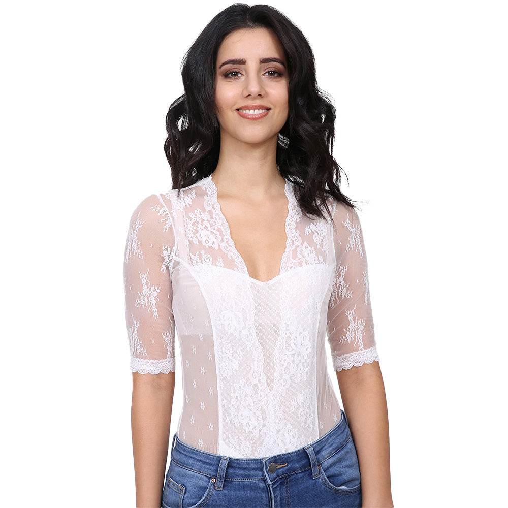 Liebreizender Body in hellem Ecru mit verspieltem Design, elegant und vielseitig kombinierbar als Oberteil für Trachtenlooks oder casual Outfits.