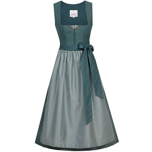 Elegantes Dirndl in Tanne/Jade mit einem Mieder, das einen Reißverschluss und eine dekorative Schließe zeigt. Die passende Schürze ist mit einer Schleife gebunden, das Dirndl endet etwa auf Kniehöhe.