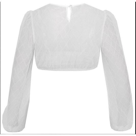 Langärmelige, hochgeschlossene Dirndlbluse in Off-White mit zartem Rautenmuster und halbtransparentem Stoff.