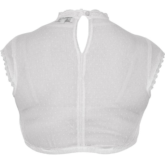 Hochgeschlossene weiße Dirndlbluse mit Flügelärmeln, Spitzbordüre in der Mitte und Spitzenverzierung am Ausschnitt, leicht und sommerlich im Design.