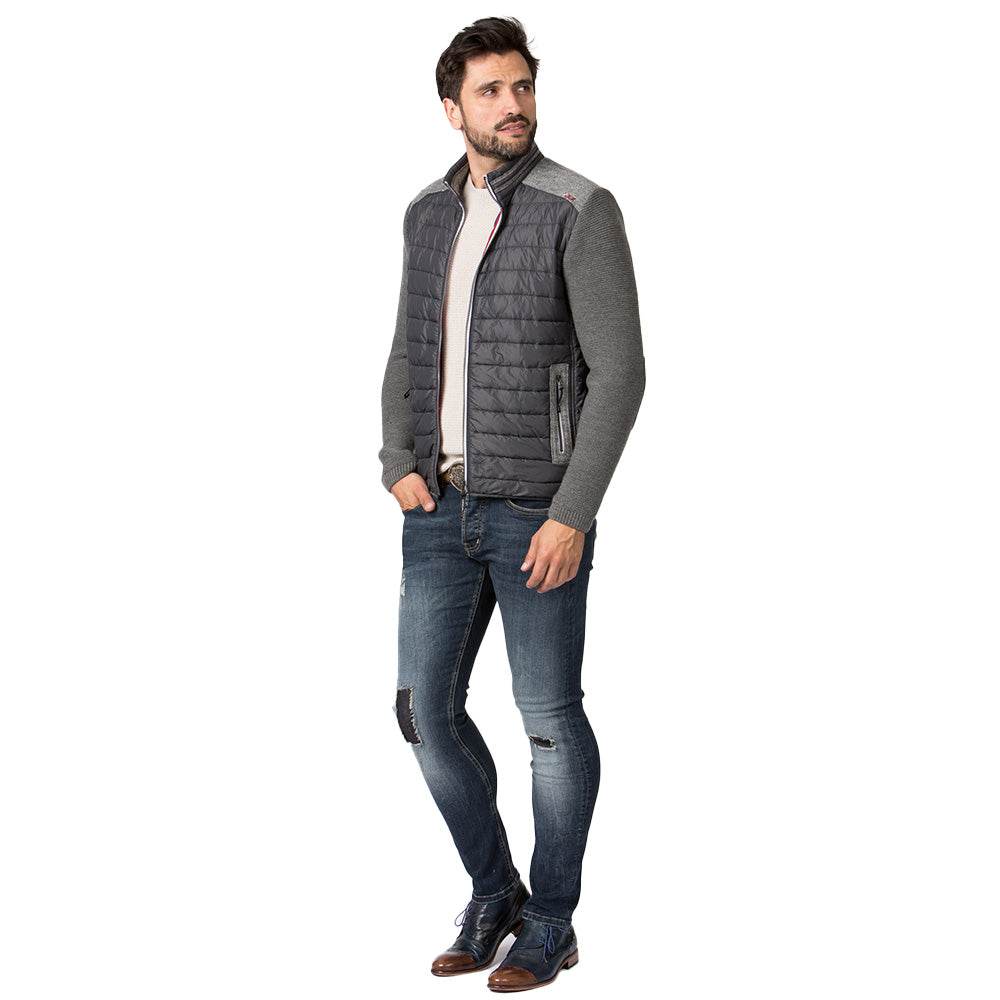 Herren-Outdoorjacke in Grau mit Stehkragen, Schulterbesatz und Ärmeln mit Loden-Patches, geradem Schnitt und sportlichem Look.