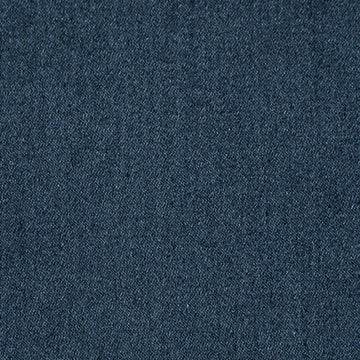 Stoffmuster für Dirndl mit marineblauem Baumwollsatin für Oberteil und Rock, dazu karierte Schürze mit buntem Blümchenmuster in Hellblau, Weiß, Rot und Grün.