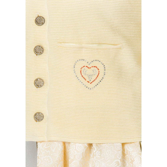 Gelbe Trachten-Strickjacke mit Rippstruktur, Edelweiß-Knöpfen und Strassverzierung an der Eingriffstasche, locker geschnitten und modisch gestaltet.