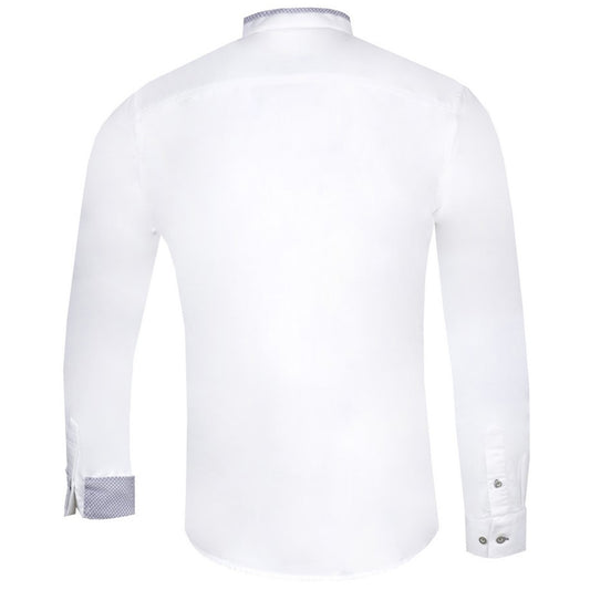 Klassisches Trachtenhemd in Edelweiß mit Kontrast am Stehkragen – stilvoll und traditionell für festliche Anlässe.