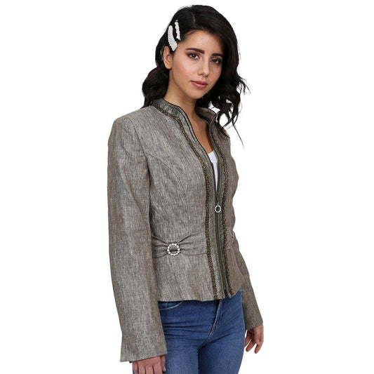 Trachtenjacke in olivgrün mit klassischem Schnitt, dezenter Knopfleiste und eleganten Details, die sowohl zu Dirndl als auch zu casual Outfits einen stilvollen Akzent setzen.