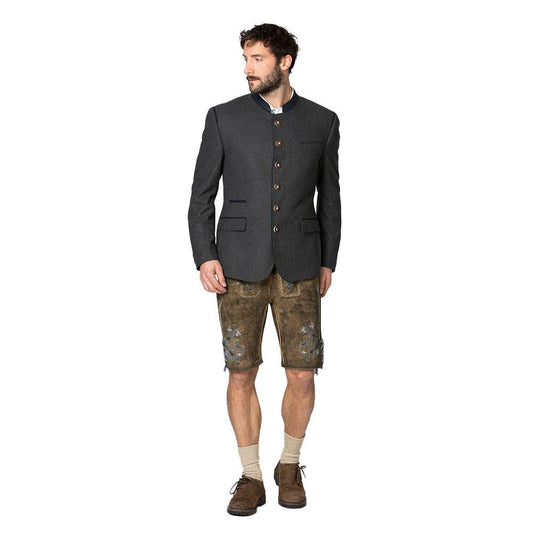 Trachtenjacke aus meliertem Stoff in dunkelgrau-blau mit geradem Schnitt, besticktem Stehkragen, Pattentaschen und Hornknöpfen, hinten mit Kellerfalte und Knopfriegel, im traditionellen, lässigen Stil.
