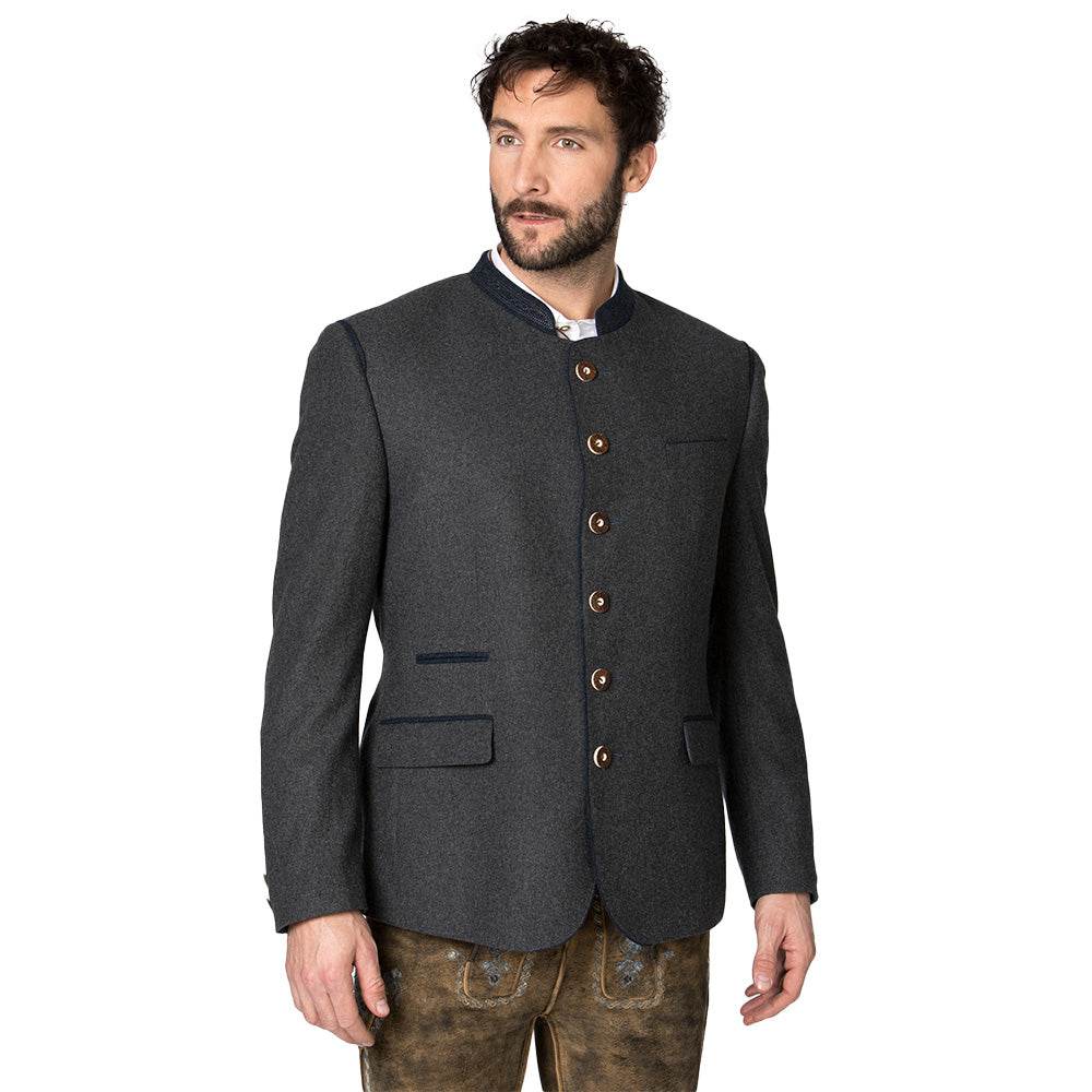 Trachtenjacke aus meliertem Stoff in dunkelgrau-blau mit geradem Schnitt, besticktem Stehkragen, Pattentaschen und Hornknöpfen, hinten mit Kellerfalte und Knopfriegel, im traditionellen, lässigen Stil.