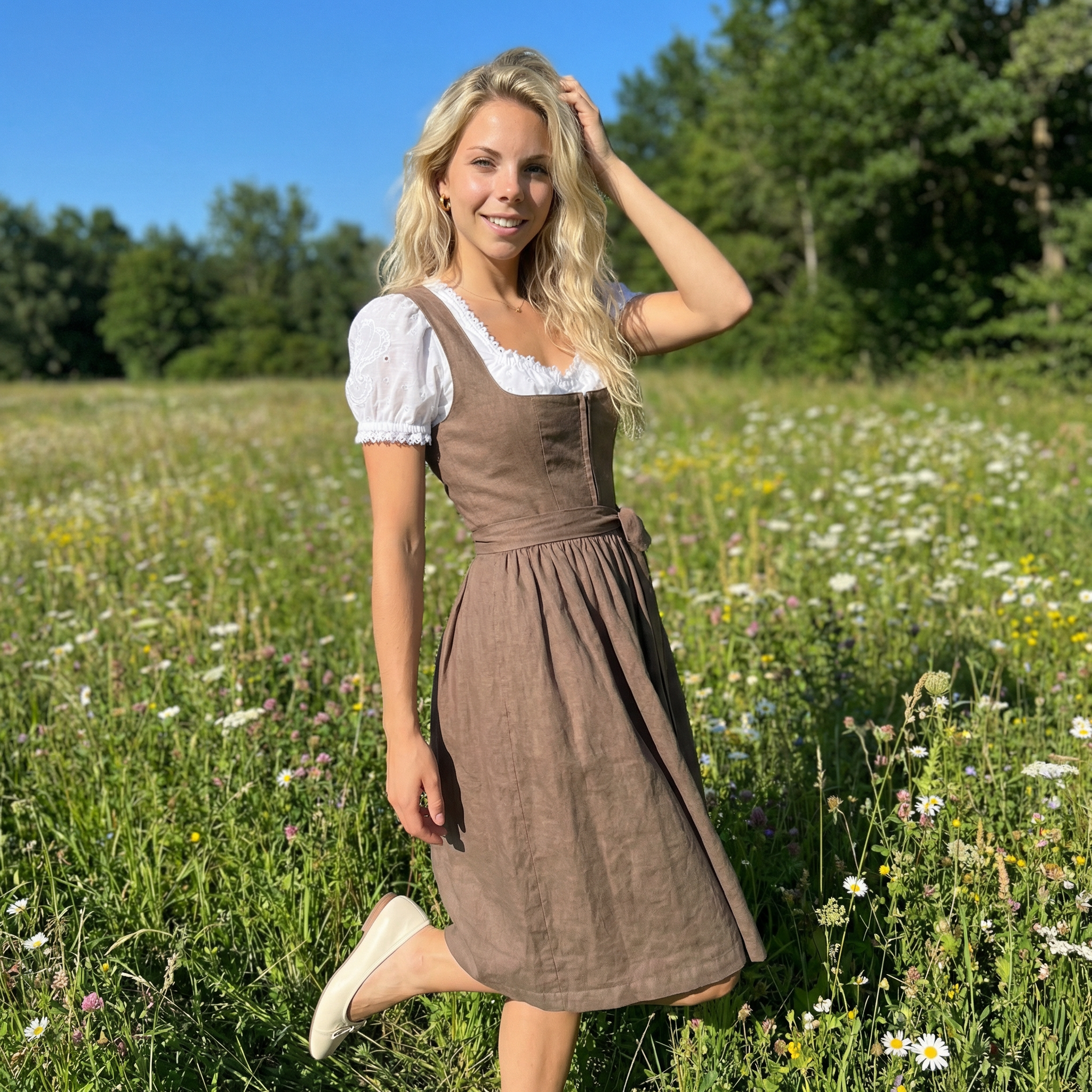 Dirndlbluse Lochstickerei