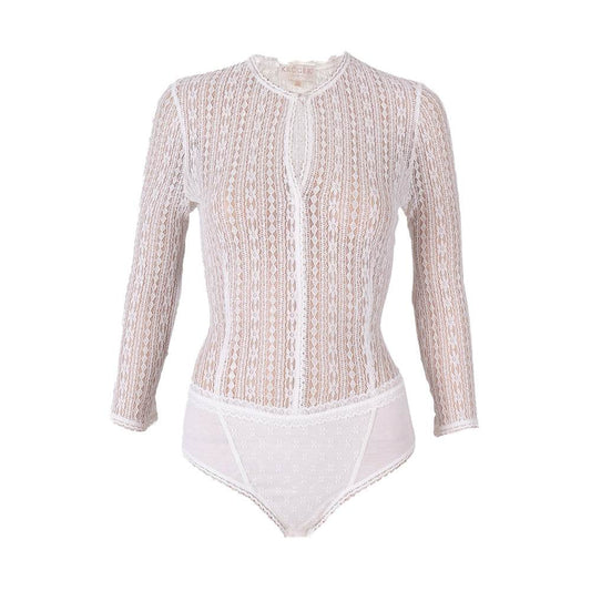 rendiger Body in hellem Ecru mit feiner Spitze, schlicht und elegant geschnitten, geeignet als vielseitiges Oberteil für verschiedene Trachten- und Freizeitstyles.
