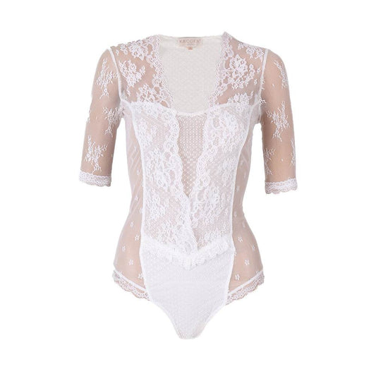 Liebreizender Body in hellem Ecru mit verspieltem Design, elegant und vielseitig kombinierbar als Oberteil für Trachtenlooks oder casual Outfits.