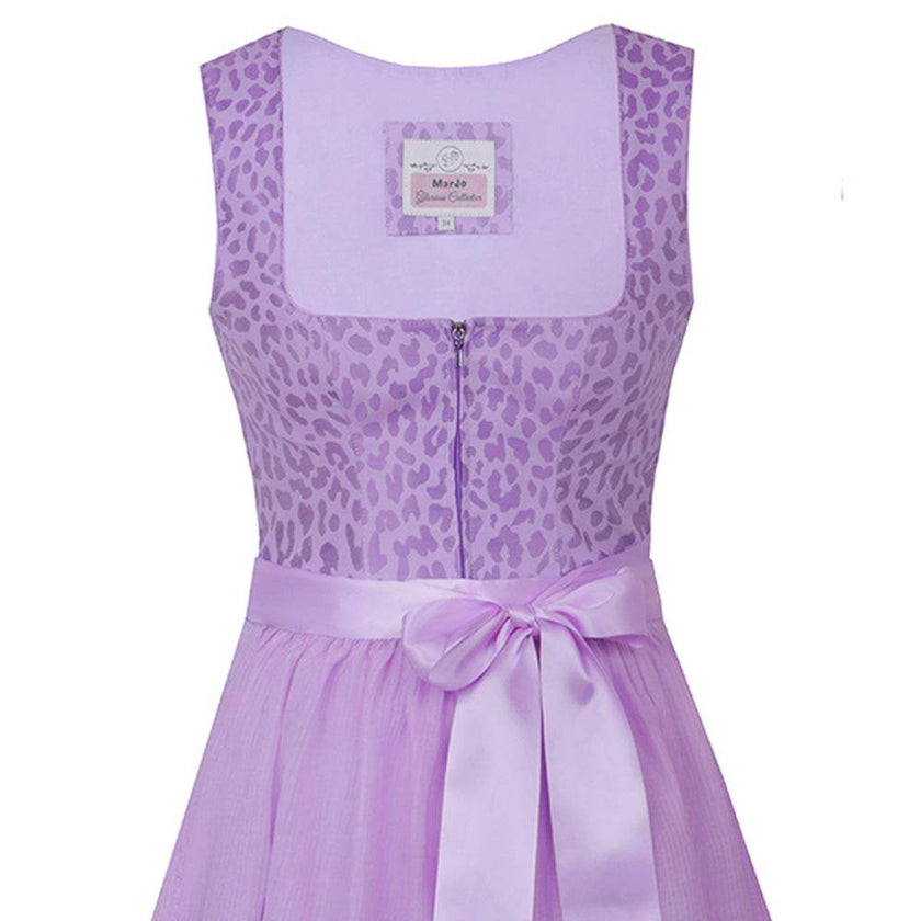 Zweiteiliges Dirndl mit stylischem Leo-Muster in sanften Farbtönen Zitrone, Rosa und Flieder. Der gerade Ausschnitt mit Reißverschluss in der vorderen Mitte und der moderne Schnitt ohne Miederschnürung verleihen dem Dirndl einen trendigen Look. Die farblich abgestimmte Schürze ergänzt das Outfit elegant.