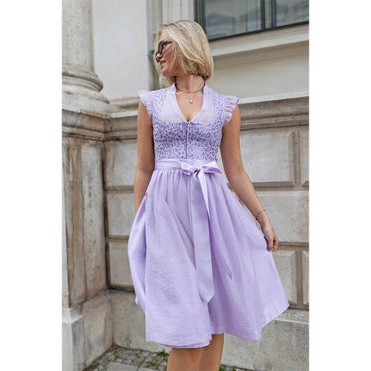 Zweiteiliges Dirndl mit stylischem Leo-Muster in sanften Farbtönen Zitrone, Rosa und Flieder. Der gerade Ausschnitt mit Reißverschluss in der vorderen Mitte und der moderne Schnitt ohne Miederschnürung verleihen dem Dirndl einen trendigen Look. Die farblich abgestimmte Schürze ergänzt das Outfit elegant.