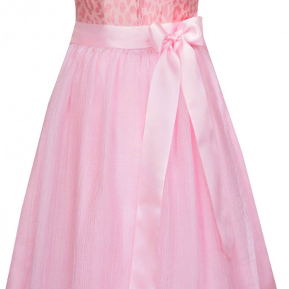 Zweiteiliges Dirndl mit stylischem Leo-Muster in sanften Farbtönen Zitrone, Rosa und Flieder. Der gerade Ausschnitt mit Reißverschluss in der vorderen Mitte und der moderne Schnitt ohne Miederschnürung verleihen dem Dirndl einen trendigen Look. Die farblich abgestimmte Schürze ergänzt das Outfit elegant.