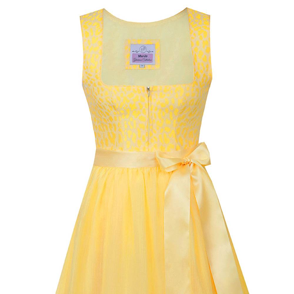 Zweiteiliges Dirndl mit stylischem Leo-Muster in sanften Farbtönen Zitrone, Rosa und Flieder. Der gerade Ausschnitt mit Reißverschluss in der vorderen Mitte und der moderne Schnitt ohne Miederschnürung verleihen dem Dirndl einen trendigen Look. Die farblich abgestimmte Schürze ergänzt das Outfit elegant.