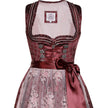 Modernes Dirndl in Beere mit Herzmuster, rosa Spitzen-Schürze, Mieder mit Reißverschluss, Schnürung und verziertem Ausschnitt.