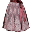 Modernes Dirndl in Beere mit Herzmuster, rosa Spitzen-Schürze, Mieder mit Reißverschluss, Schnürung und verziertem Ausschnitt.