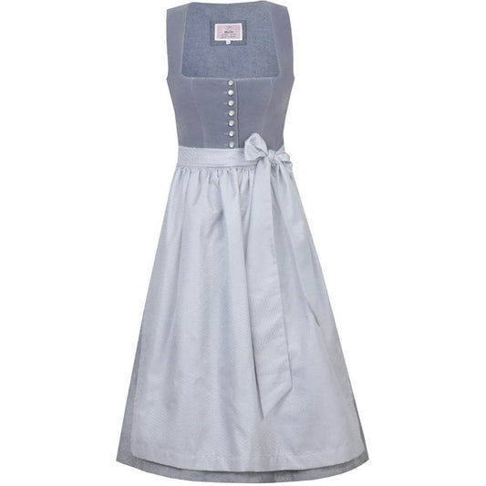 Elegantes Dirndl in hellblauem Denim-Look mit samtigem Mieder und einer Reihe Knöpfe in der vorderen Mitte. Dazu ein schlichter, farblich abgestimmter Rock und eine passende Schürze.