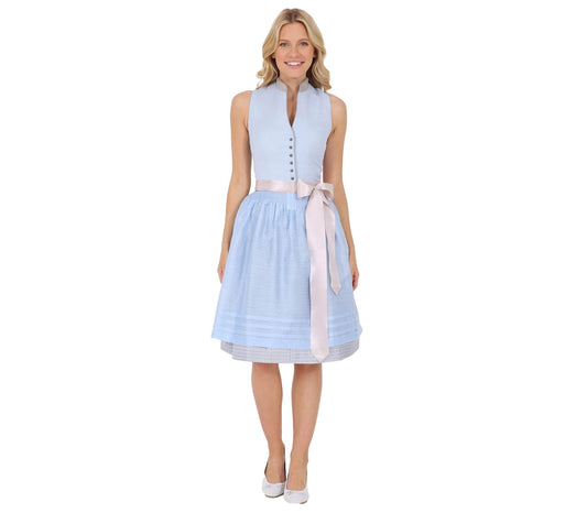 Klassisches Dirndl mit dezentem Muster am Rock, hochwertigen Knöpfen am Mieder, farblich abgestimmter Schürze und kurzem Stehkragen am Ausschnitt.