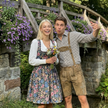 Elegante Dirndlbluse in weiß mit Puffärmeln und V-Ausschnitt  im Boho-Stil
