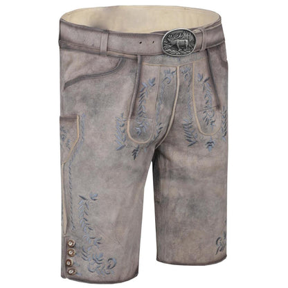 Kurze Trachtenlederhose in Steingrau/Denim mit rundem Latz, floralen Stickereien und rustikalem Used-Look – modern interpretiert im traditionellen Stil.