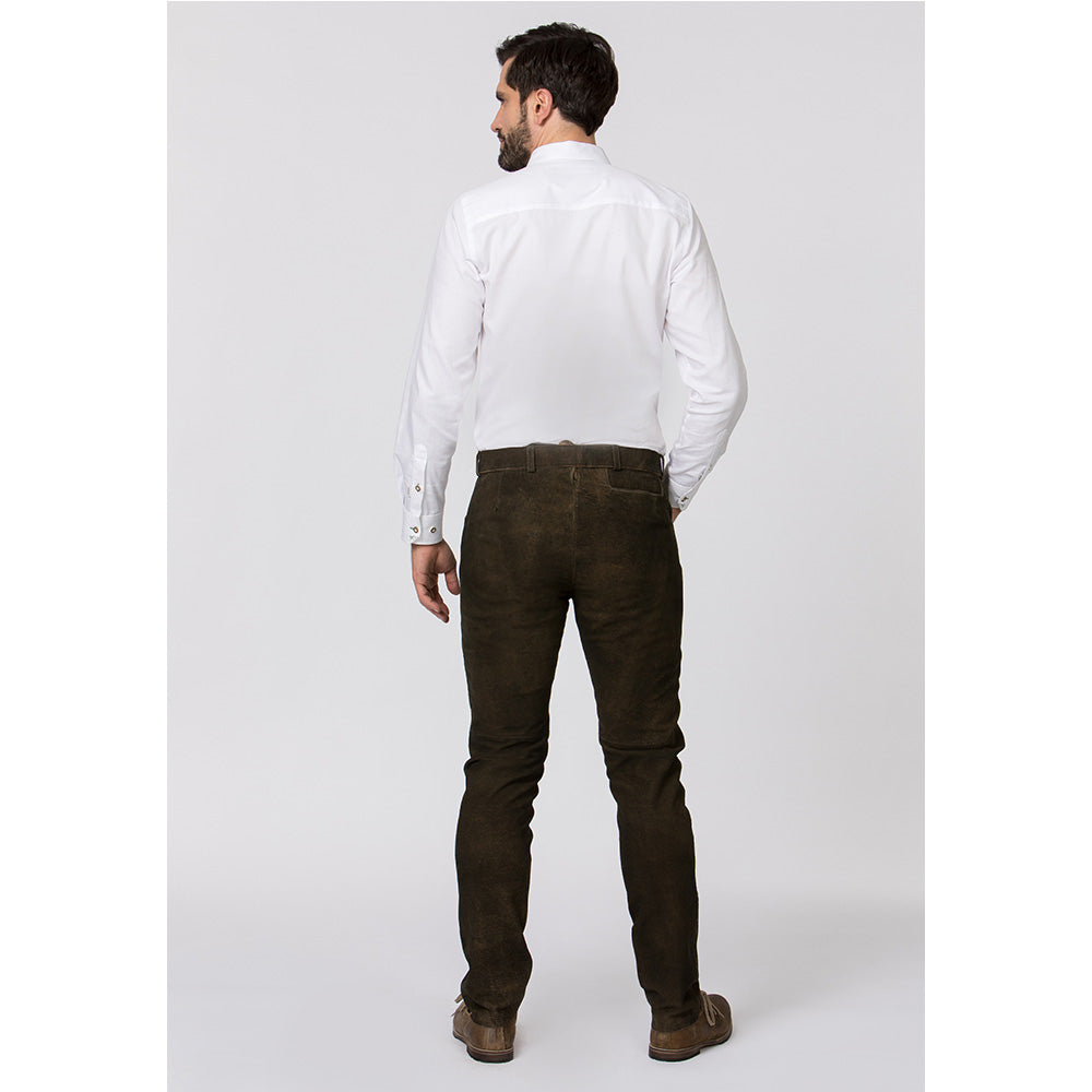 Lange Trachtenlederhose in edler Hirschoptik aus Wildbock-Ziegenleder mit traditionellen Stickereien und Hornknöpfen – rustikal und hochwertig.