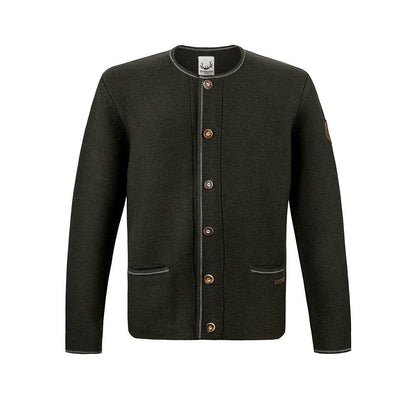 Strickjacke in Waldgrün mit Rundhalsausschnitt, Hornknöpfen und geradem Schnitt, präsentiert auf einem Model, das klassische Trachtenmode stilvoll ergänzt.