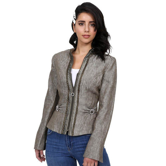 Trachtenjacke in olivgrün mit klassischem Schnitt, dezenter Knopfleiste und eleganten Details, die sowohl zu Dirndl als auch zu casual Outfits einen stilvollen Akzent setzen.